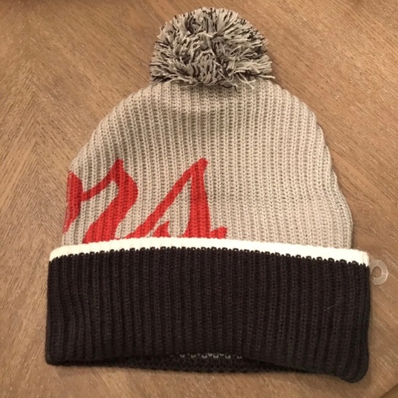 A cool beanie from 2019 winter classic NHL Coors - Picture 3 of 6